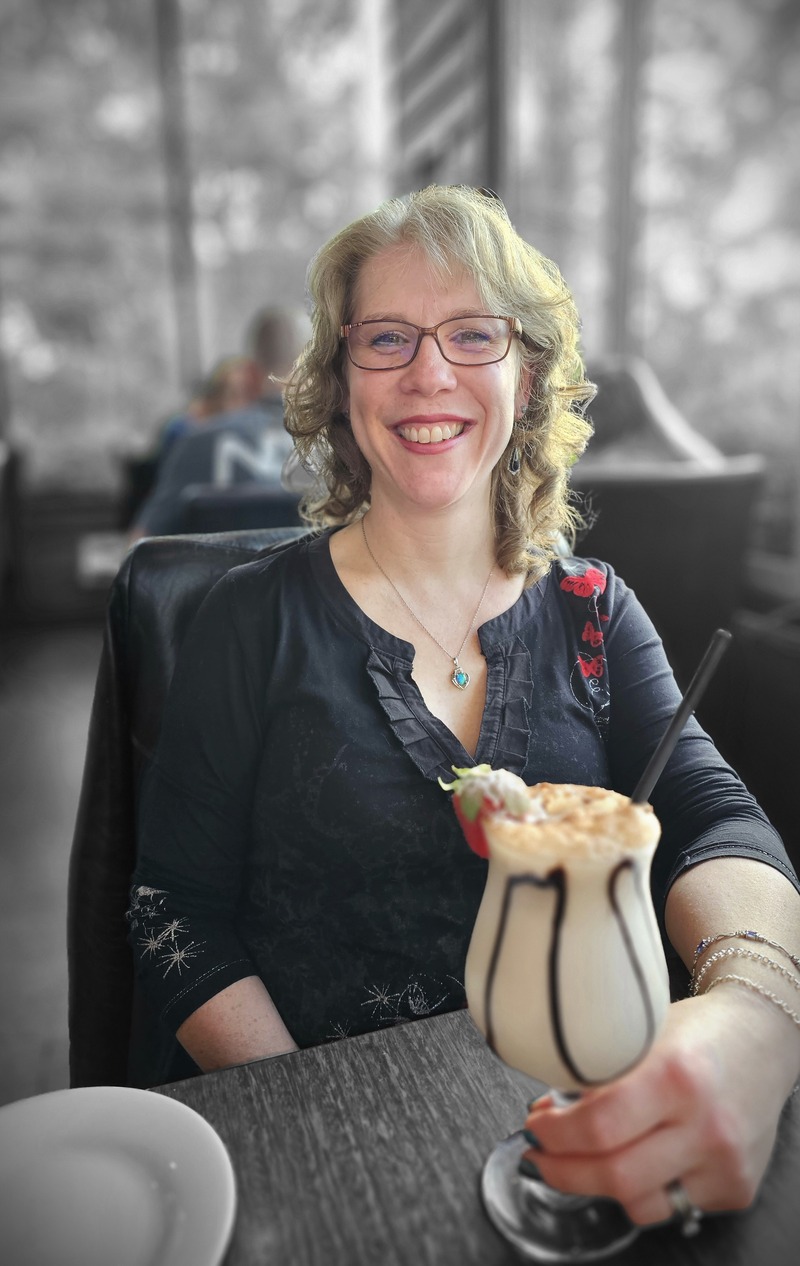 Megan Taylor providing professional Auslan sign language interpreting services in Melbourne